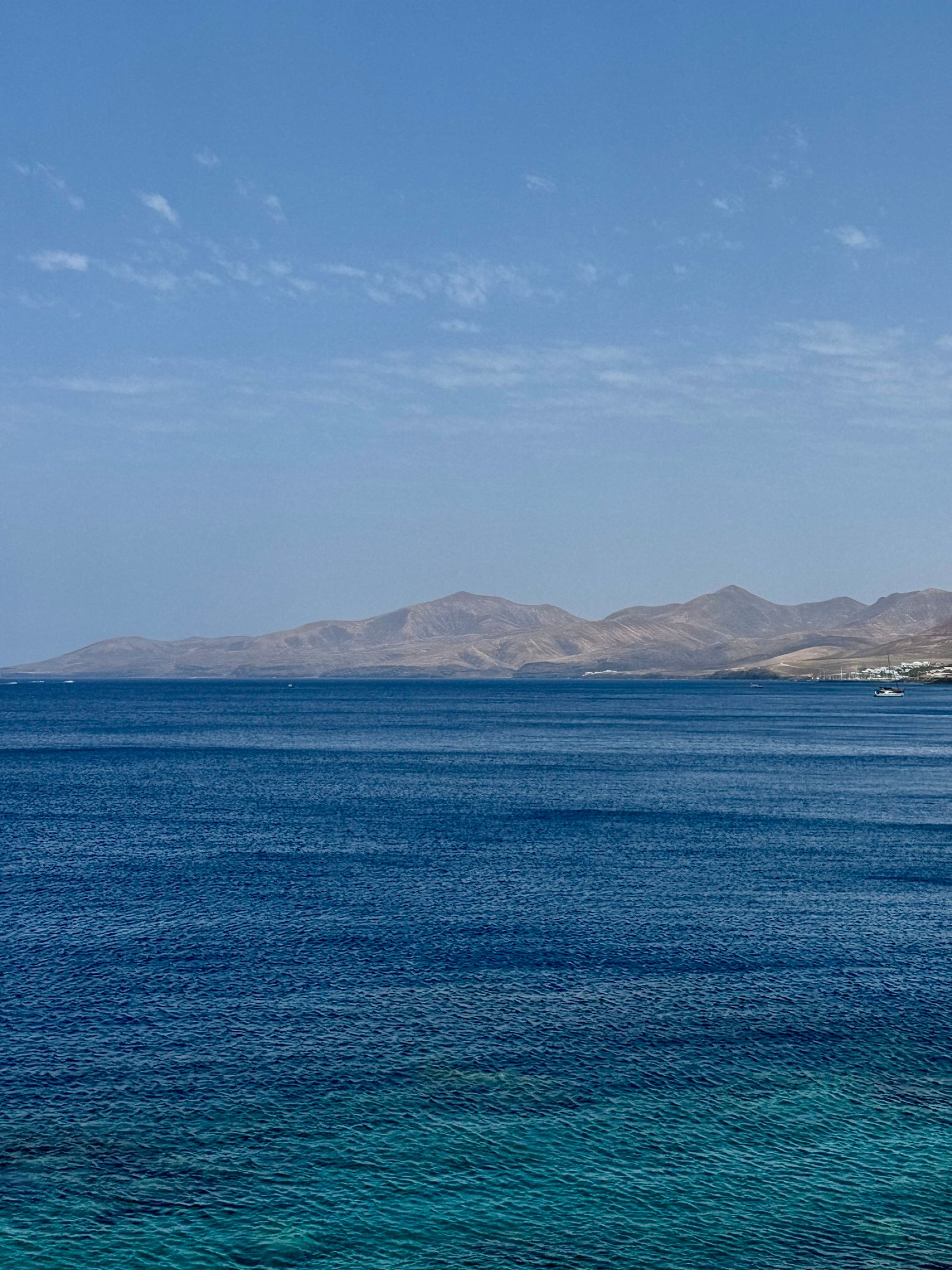 El mar entre Lanzarote y La Graciosa visto desde la costa norte